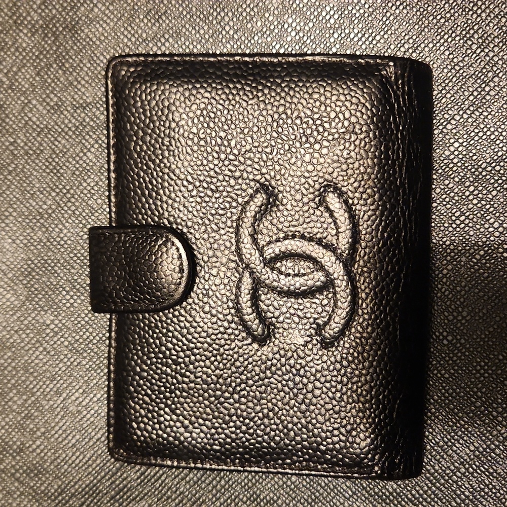 Chanel kiss lock wallet